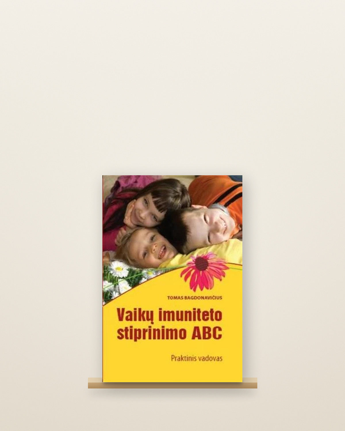 Knyga „Vaikų imuniteto stiprinimo ABC“ (Tomas Bagdonavičius) lentynoje